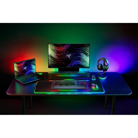 Teclado Razer BlackWidow V4 Pro mecânico switches Yellow RGB QWERTZ alemão