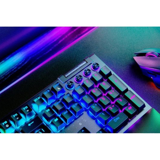 Teclado Razer BlackWidow V4 Pro mecânico switches Yellow RGB QWERTZ alemão