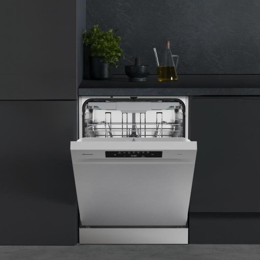 Lavavajillas Hisense HS643B90X 15 servicios B con AutoDry y apertura automática
