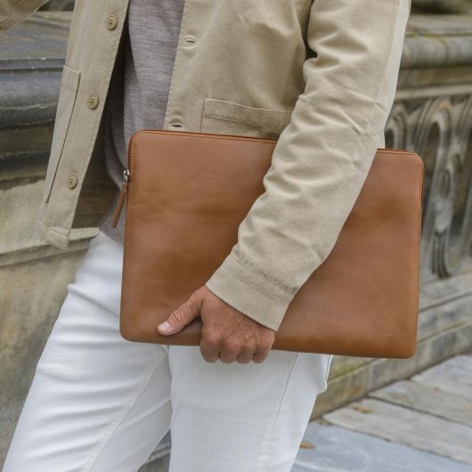 Funda para portátil dbramante1928 Skagen Pro 13" cuero full-grain