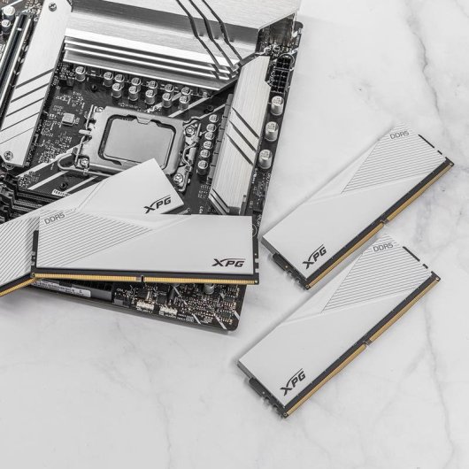 Memoria RAM ADATA LANCER 32GB 2x16GB DDR5 6000MHz CL30 AMD EXPO RGB blanco