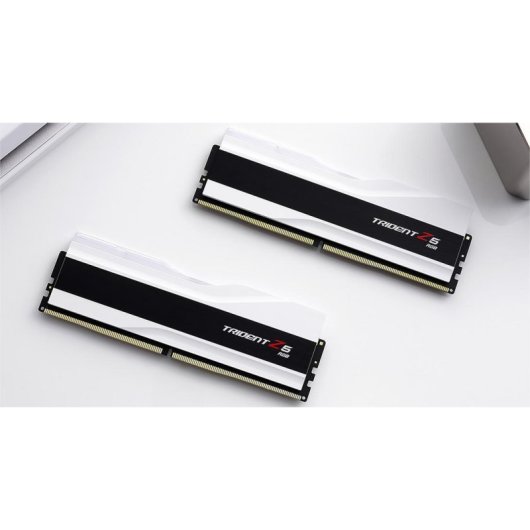 Memoria RAM G.Skill Trident Z5 RGB 32GB 2x16GB DDR5 6400MHz CL30 AMD EXPO Blanco