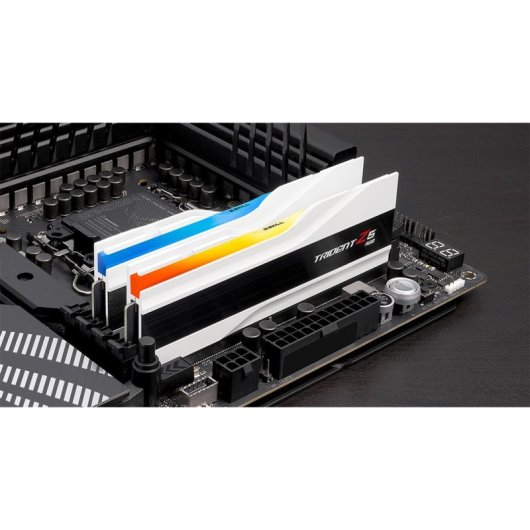 Memoria RAM G.Skill Trident Z5 RGB 32GB 2x16GB DDR5 6400MHz CL30 AMD EXPO Blanco