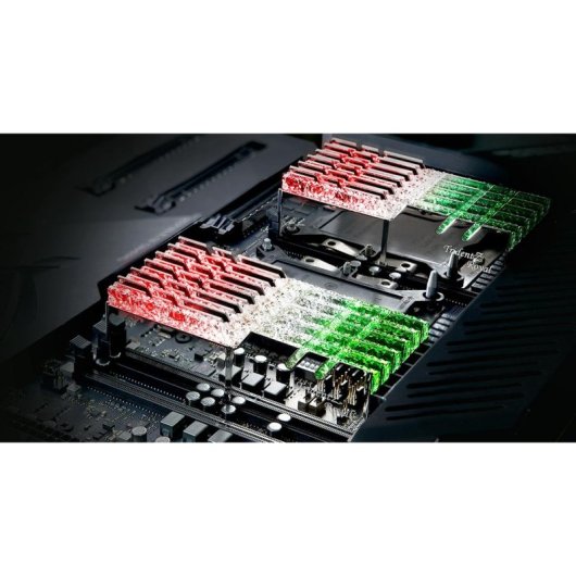 Memoria RAM G.Skill Trident Z Royal 64GB 4x16GB DDR4 3600MHz CL16 RGB Argento
