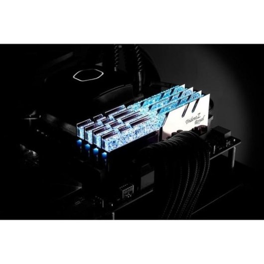 Memoria RAM G.Skill Trident Z Royal 64GB 4x16GB DDR4 3600MHz CL16 RGB Argento