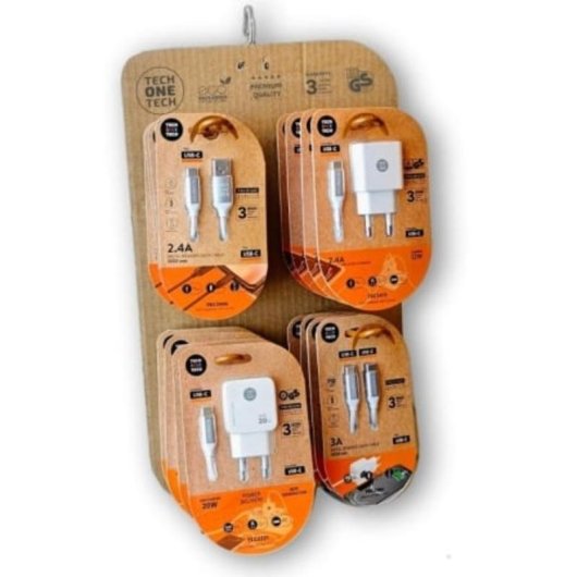 Expositor de cargadores GaN y cables Tech One Tech con 4 ganchos y 16 productos
