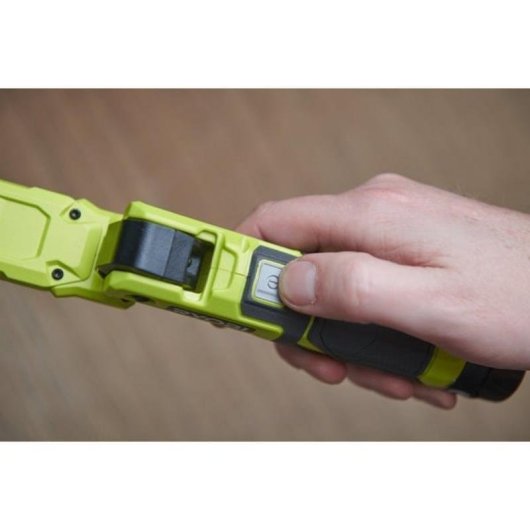 Lanterna de trabalho recarregável Ryobi RLI4-0 650 lm base magnética