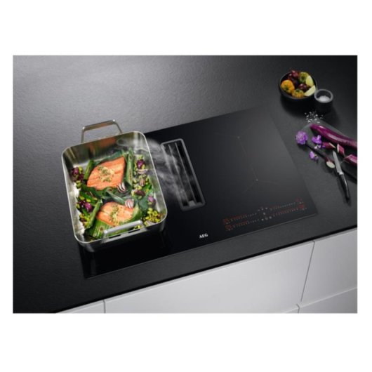 Plaque à induction AEG CCE84543CB 4 zones 77 cm avec hotte intégrée