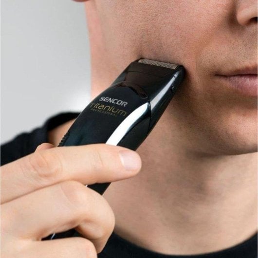 Máquina de Cortar Cabelo Profissional Sencor SHP 8305BK Sem Fios 60min 12 Pentes LED