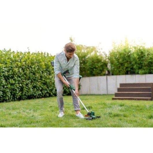 Desbrozadora inalámbrica 2 en 1 Bosch UniversalGrassCut 18V-260 26 cm Kit 18V 2,0Ah