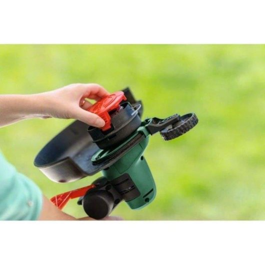 Desbrozadora inalámbrica 2 en 1 Bosch UniversalGrassCut 18V-260 26 cm Kit 18V 2,0Ah