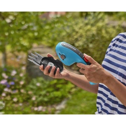 Tondeuse bordure GARDENA ClassicCut Li Télascopique 8cm 3,6V Li-ion