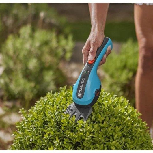 Tondeuse bordure GARDENA ClassicCut Li Télascopique 8cm 3,6V Li-ion