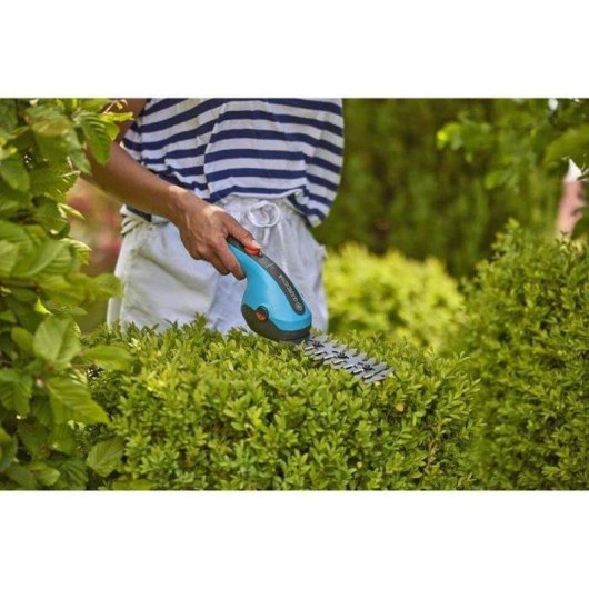Tondeuse bordure GARDENA ClassicCut Li Télascopique 8cm 3,6V Li-ion