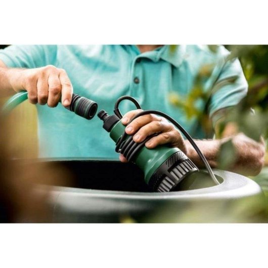 Bomba de agua Bosch GardenPump 18V-2000 sin cables 2,5 Ah 2000 l/h temporizador IPX8