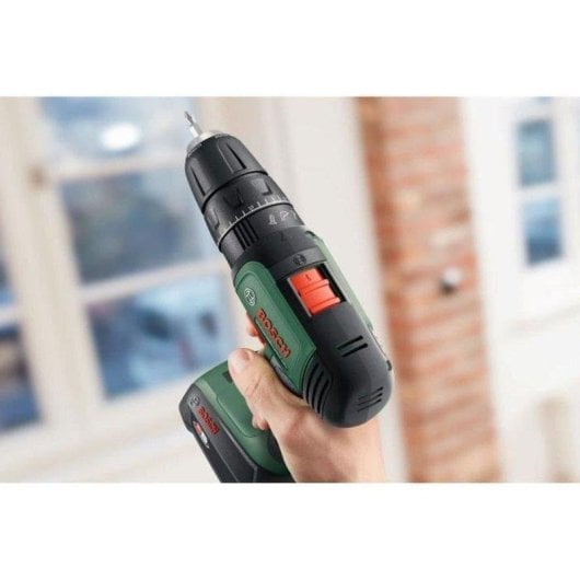 Parafusadeira/perfurador a Percussão 18V Bosch UniversalImpact Kit 2 Baterias 1.5Ah