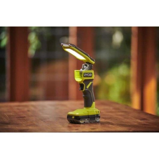 Linterna LED Ryobi One+ RSL18-0 18V Inalámbrica 800 lm Cabezal Plegable