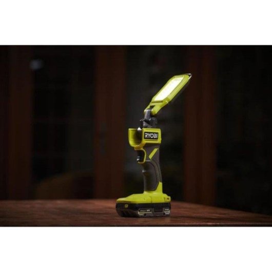 Linterna LED Ryobi One+ RSL18-0 18V Inalámbrica 800 lm Cabezal Plegable