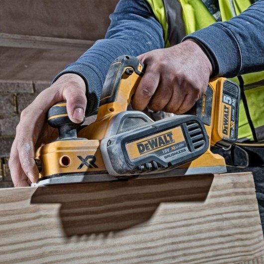 Cepillo eléctrico DeWALT DCP580N 18V 82 mm