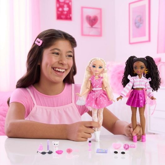 Bambola di moda Barbie Dream Besties Brooklyn con trecce e 7 accessori da ballo