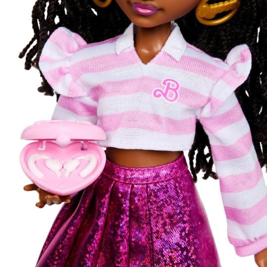 Bambola di moda Barbie Dream Besties Brooklyn con trecce e 7 accessori da ballo