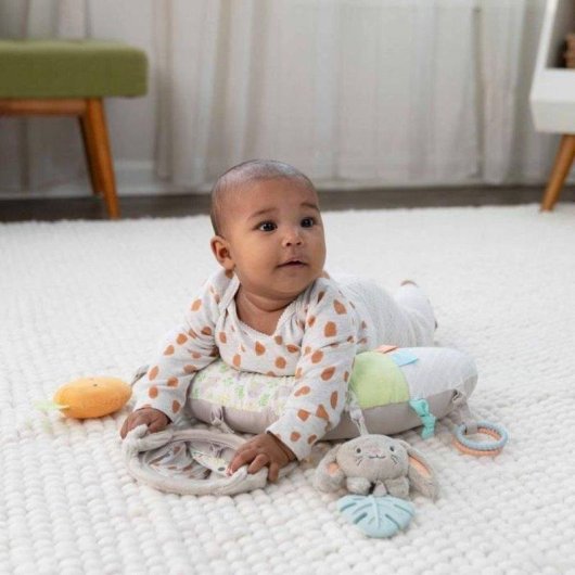 Ingenuity Sylvi Baby Bauchlage-Spielmatte mit U-Kissen und 4 Sensorischen Spielzeugen