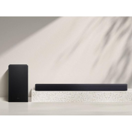 Barra de Som Samsung HW-B450F 2.1 300W Bluetooth Q-Symphony Dolby Atmos Preta