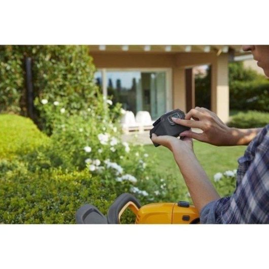 Cortasetos Stiga HT 100e ePower 20V Kit cuchilla 70 cm 2300 cortes/min