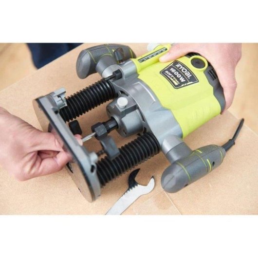 Fresadora de inmersión Ryobi RRT1600-K 1600 W velocidad variable SoftStart