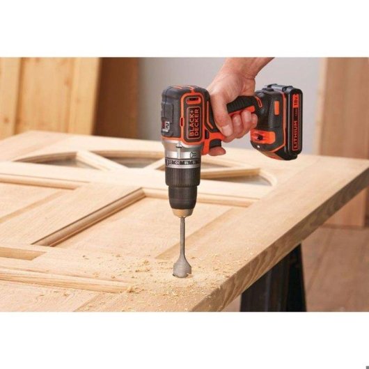 Trapano a percussione BLACK+DECKER 18V Brushless 2 Batterie Kit 50 Access.