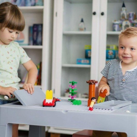 Mesa de actividades ThermoBaby Multiplay multifuncional con 2 sillas, reversible