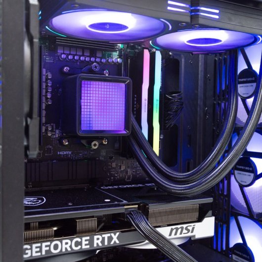 PcCom Imperial AMD Ryzen 7 7700X / 32GB / 1TB SSD / RTX 5070 / Windows 11 Home