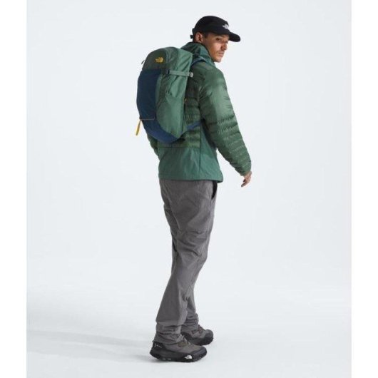 Zaino The North Face Basin 24L NextVent con copripoggio integrato e compatibile con idratazione, Verde/blu marino
