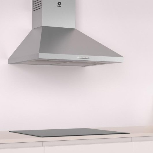 Campana extractora Balay piramidal 98cm con filtros metálicos y LED