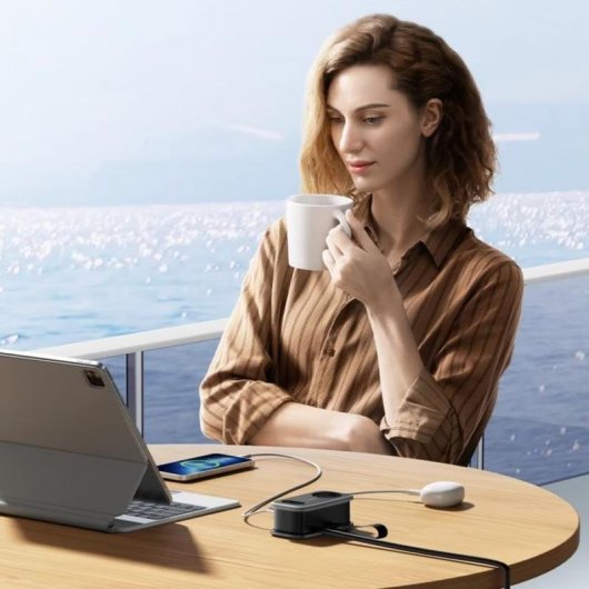Régua Orico AP3 6 Tomadas USB-A USB-C 65W GaN com Proteção e Cabo Dobrável