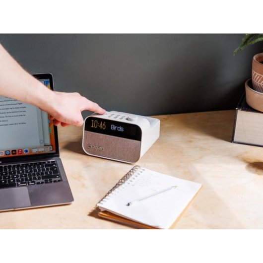 Radio Portátil Pure Moment Charge con Bluetooth y Cargador Inalámbrico