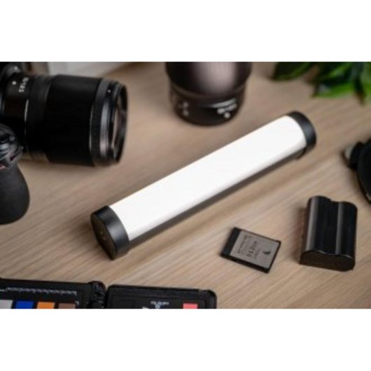 Multiblitz Newell RGB Kathi Nano Pro LED-Lampe 360 Farben CRI 96+