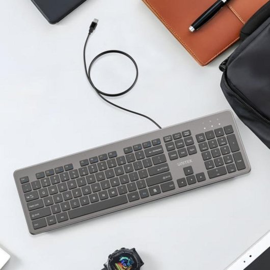 Teclado UNITEK SlimTap Ultra Light completo com switch de tesoura cinza