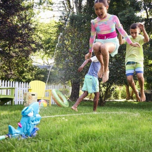 Wassersprinkler Nerf Super Soaker Hop & Chomp Hai, 2 rotierende Düsen, beweglicher Kiefer, Schlauchanschluss, Außen-Spielzeug