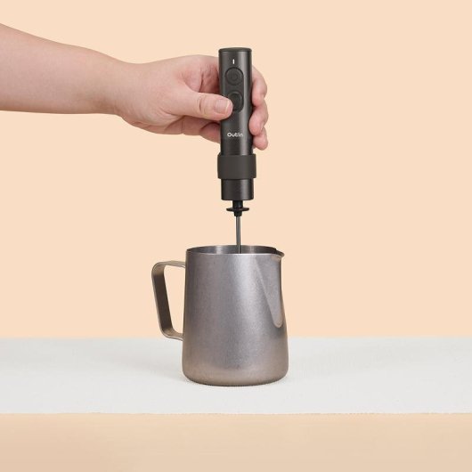 Espumador de leche portátil Outin LattoGo recargable USB-C Marrón de la tundra