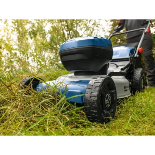 Cortacésped Bosch GRA18V2-46SP inalámbrico 46 cm 36V doble batería azul