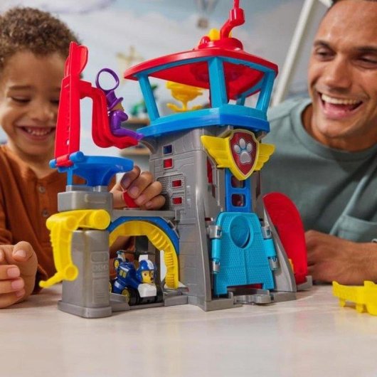 Spin Master PAW Patrol Spielzeug Flughafen Air Rescue mit Chase-Fahrzeug und Rettungsset