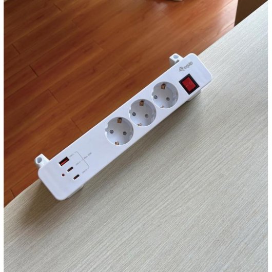 Regleta Equip 245556 3 Tomas Tipo F con 2 USB-C y 1 USB-A 20W