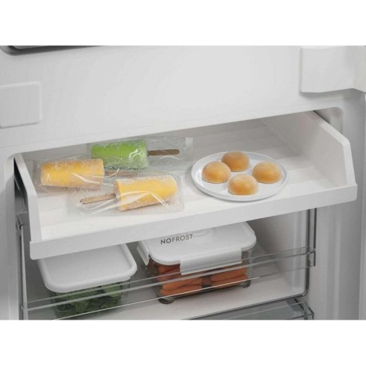 Frigorífico Combi Electrolux LNN3CE18S No Frost 176,5cm 253L E Branco