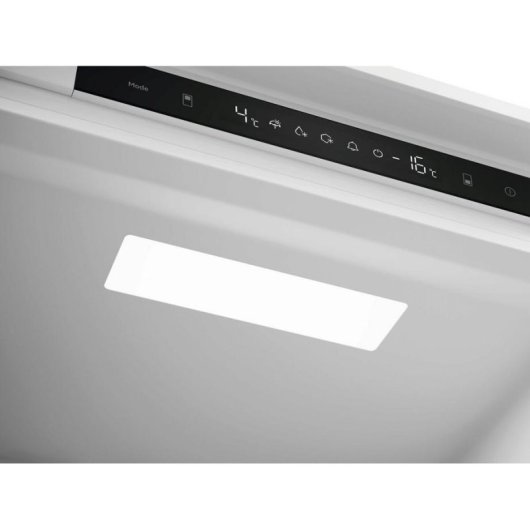 Frigorífico Combi Electrolux LNN3CE18S No Frost 176,5cm 253L E Branco
