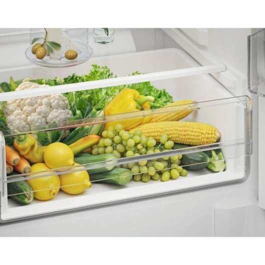 Frigorífico Combi Electrolux LNN3CE18S No Frost 176,5cm 253L E Branco