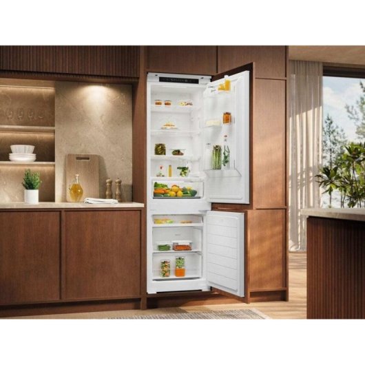 Frigorífico Combi Electrolux LNN3CE18S No Frost 176,5cm 253L E Branco