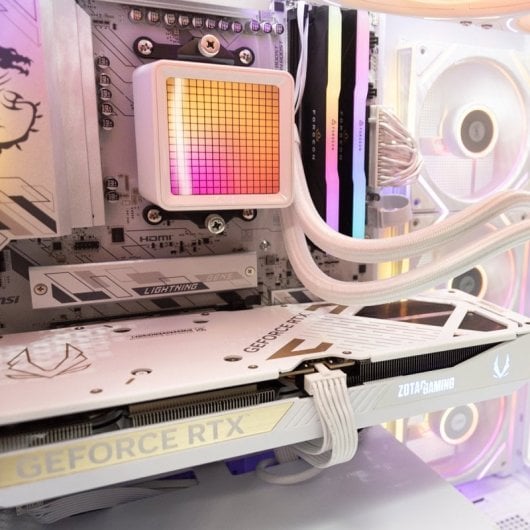 PcCom Imperial AMD Ryzen 7 9800X3D / 32GB / 1TB SSD / RTX 5070 Blanco / Windows 11 Home