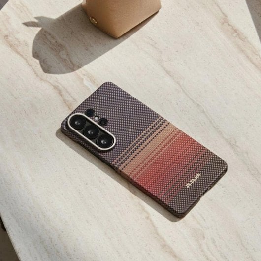Custodia per cellulare PITAKA Ultra Sottile Fibra di Aramide Rosso Marrone con Anello Magnetico per Galaxy S26 Plus