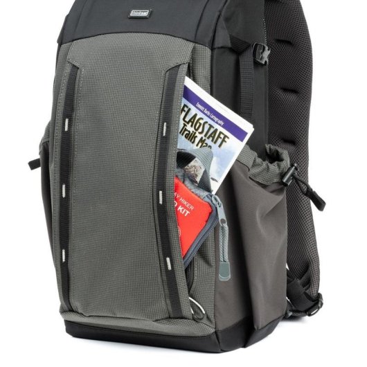 Mochila Think Tank para cámaras fotográficas con tirante para hombro y protector de lluvia